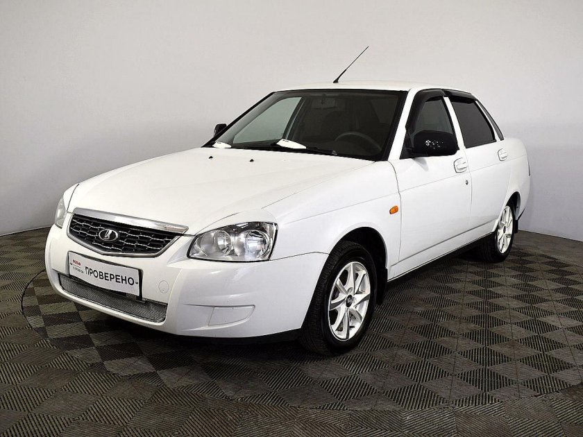 Белая Приора седан 2014