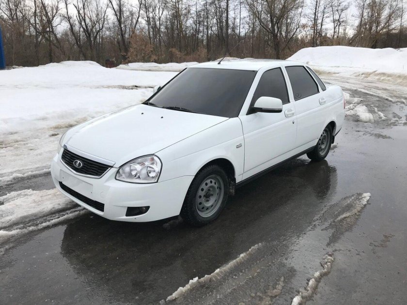 Лада приора седан белая