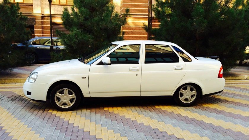 Лада Приора 2 седан белая