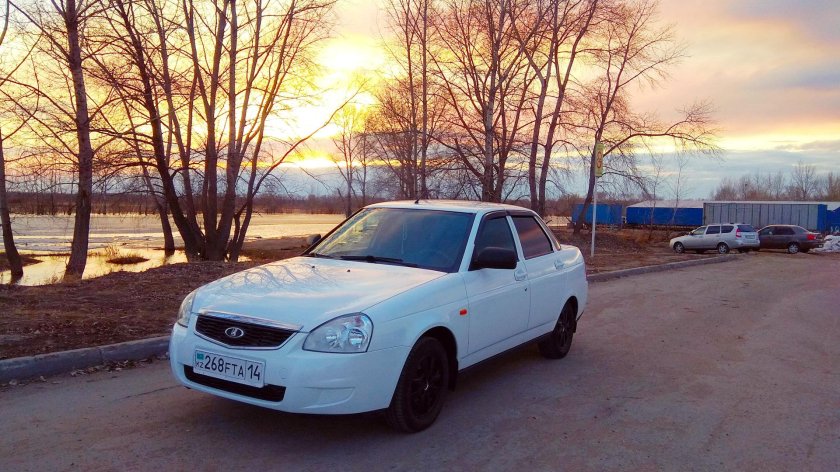 Лада приора седан белая