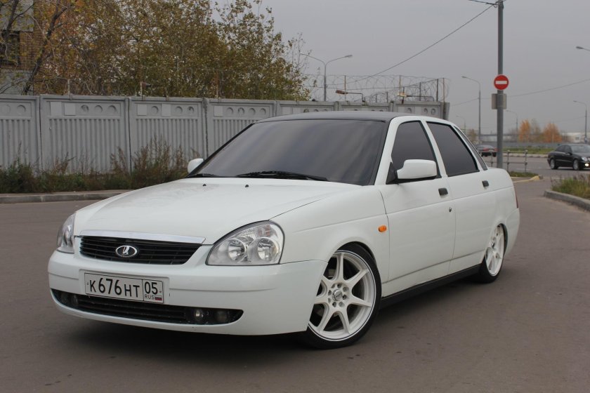 Белая Приора седан