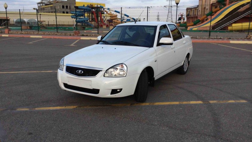 Лада Приора 2 седан белая