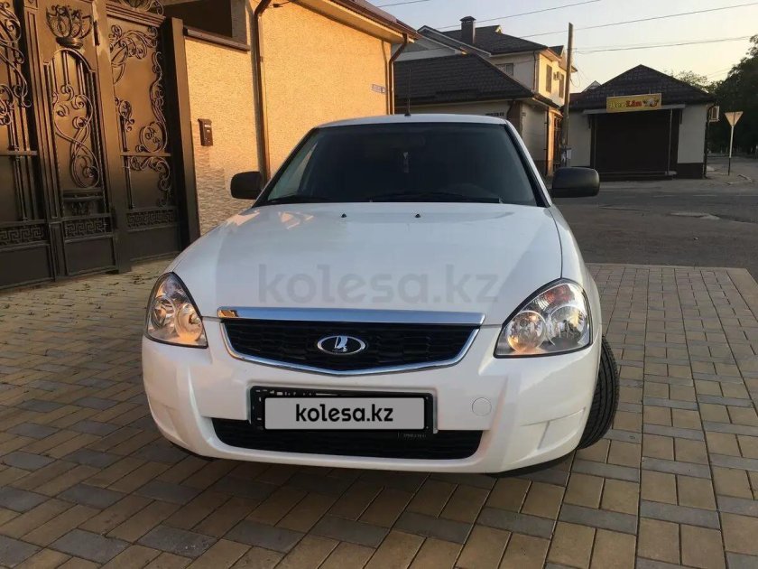 Белая Приора 2 седан