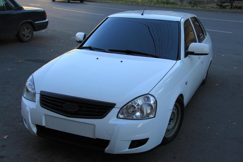 Приора 2 хэтчбек белая