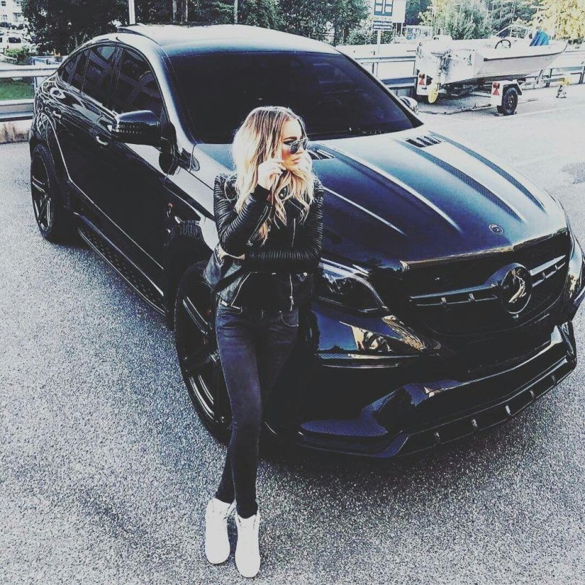 Мерседес CLS 63 AMG И девушки