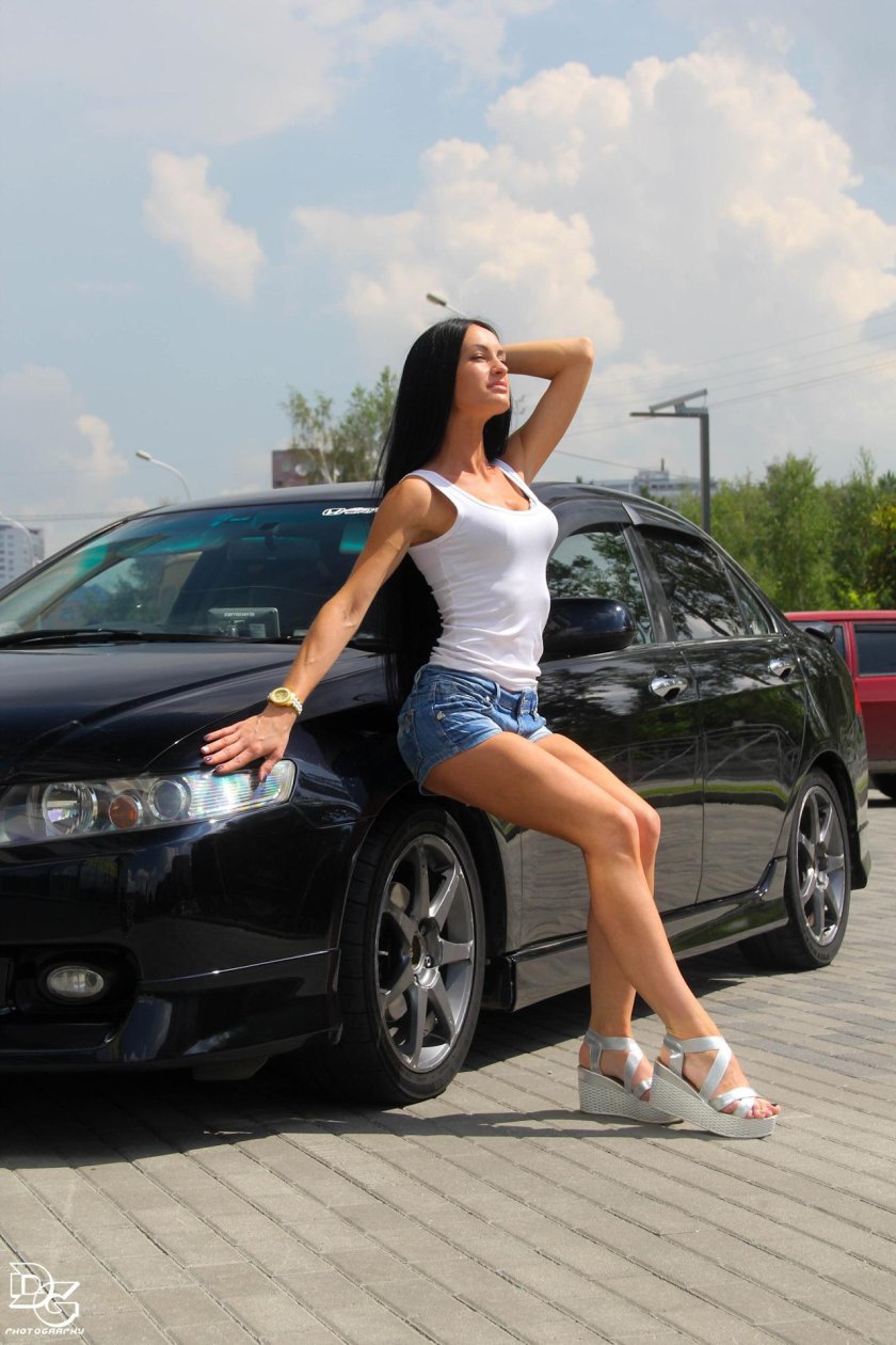 Девушка в машине