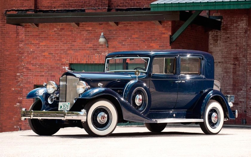 Packard 12 sedan