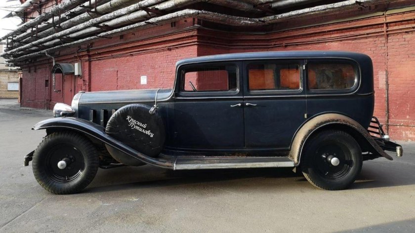 Автомобиль красный Путиловец л1