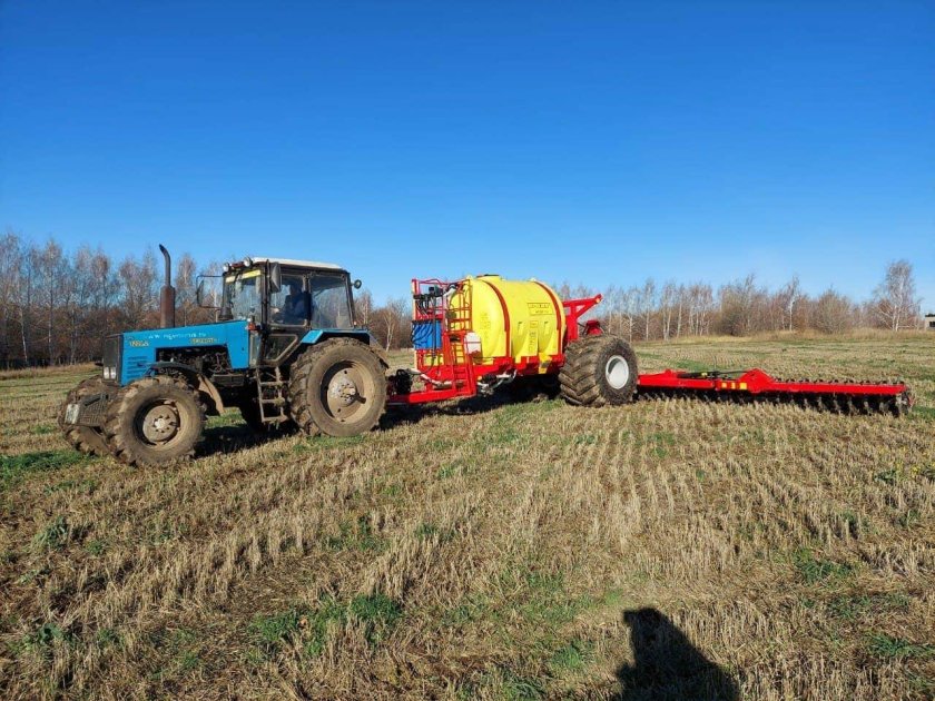 Внесение жидкого навоза в почву