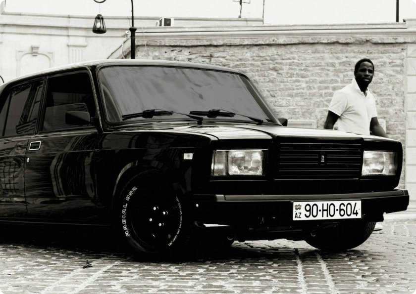 ВАЗ 2107 черная азер