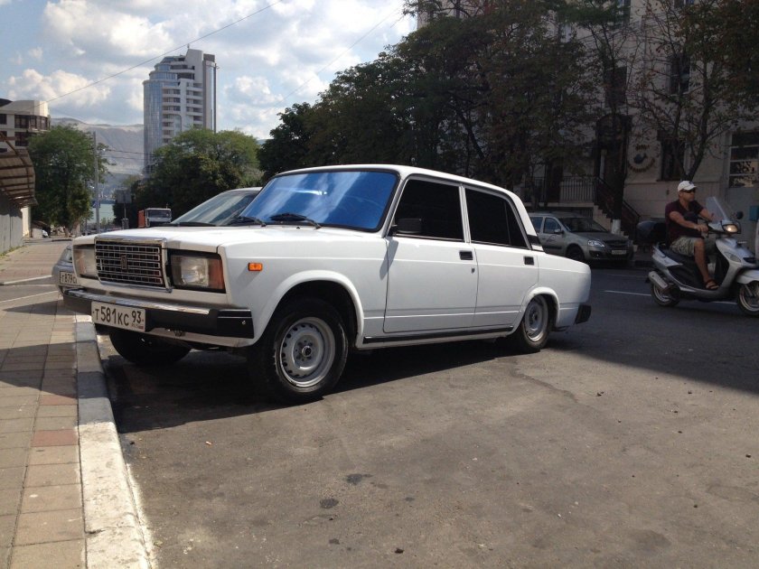 ВАЗ 2107 белая Бакинский передок