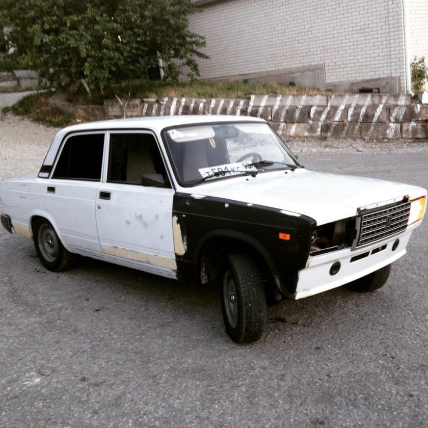 ВАЗ 2107 белая Автоша