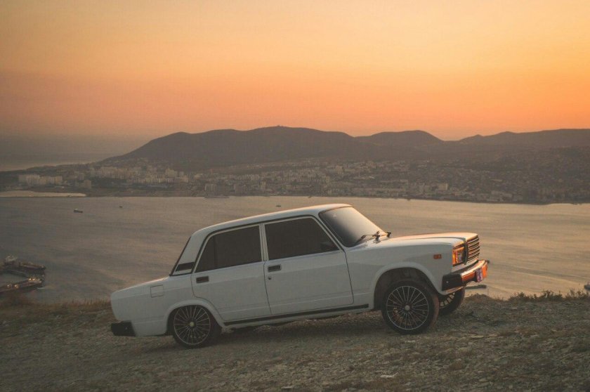 AZELOW ВАЗ 2107 белая