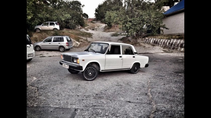 Ваз 2107 белая r15