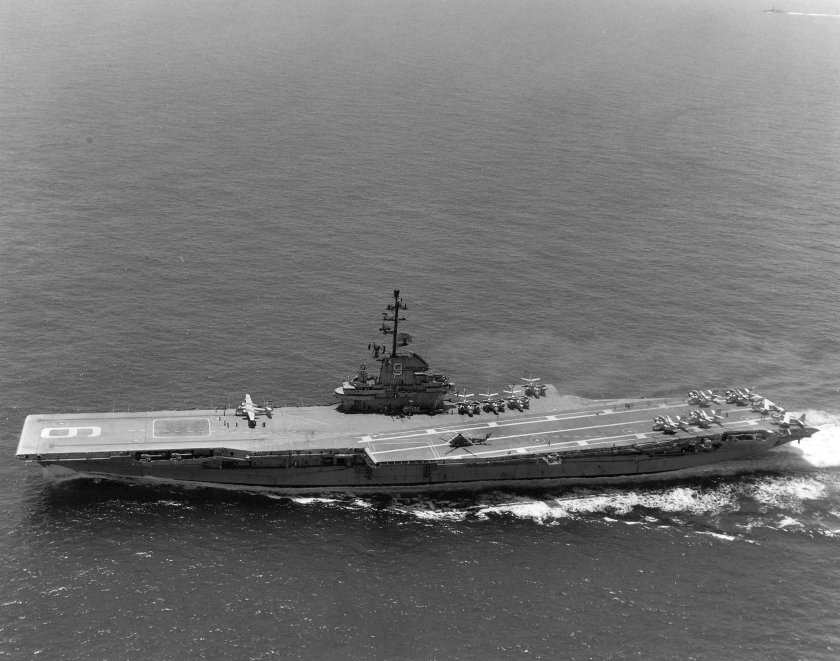 Авианосец Эссекс CV-9