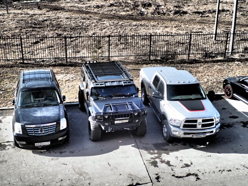 Ford Excursion vs Toyota Land Cruiser