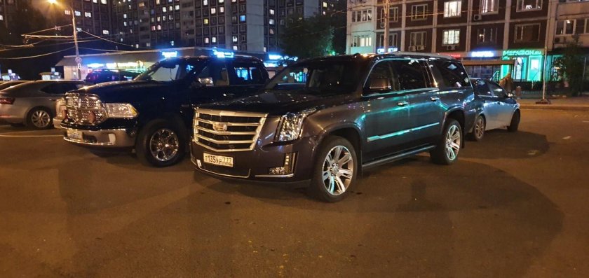 Кадиллак Эскалейд и ленд Крузер 200