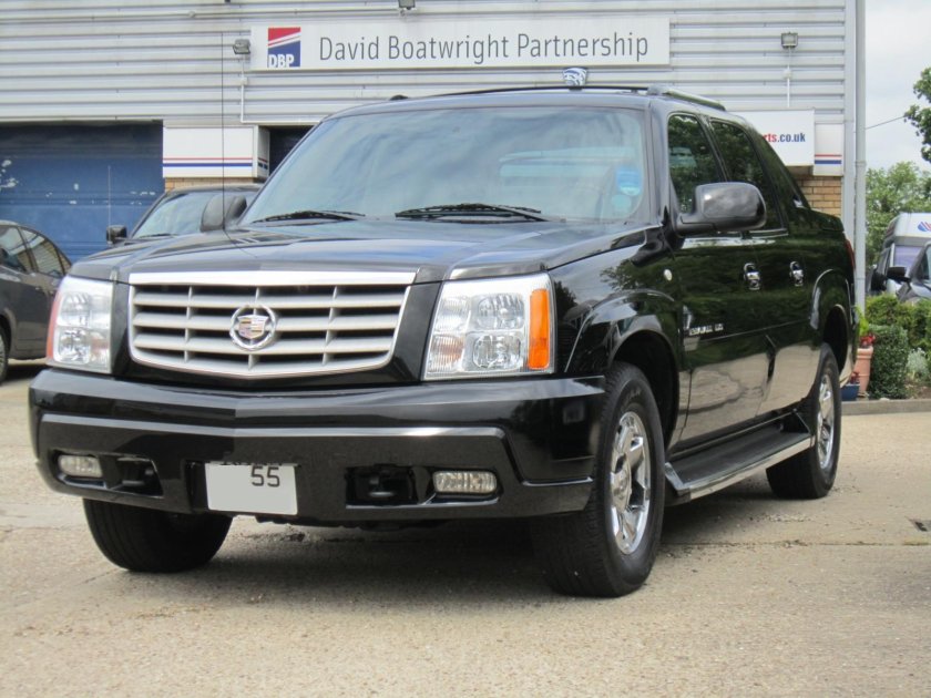 Cadillac Escalade пикап 2005