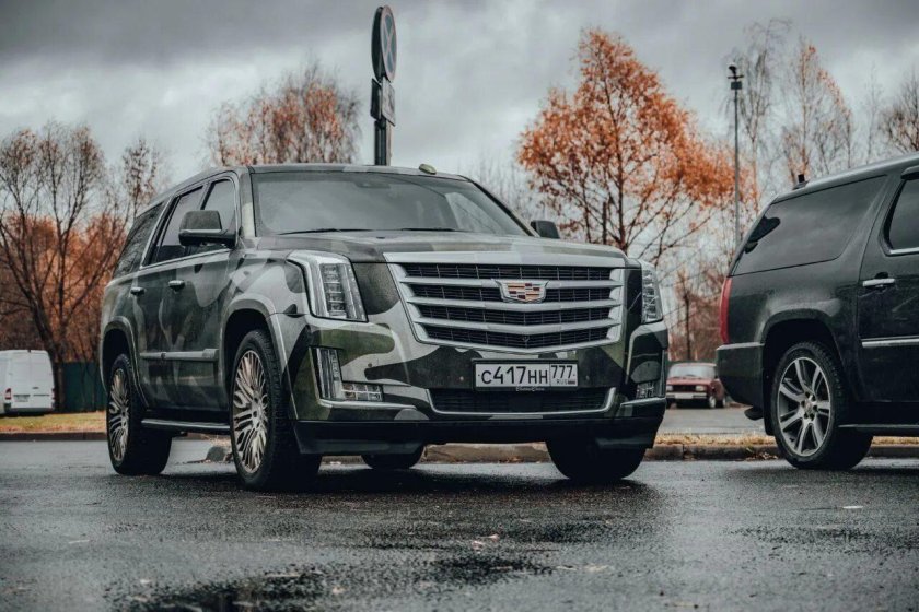 Сравнение Кадиллак Эскалейд и Додж рам