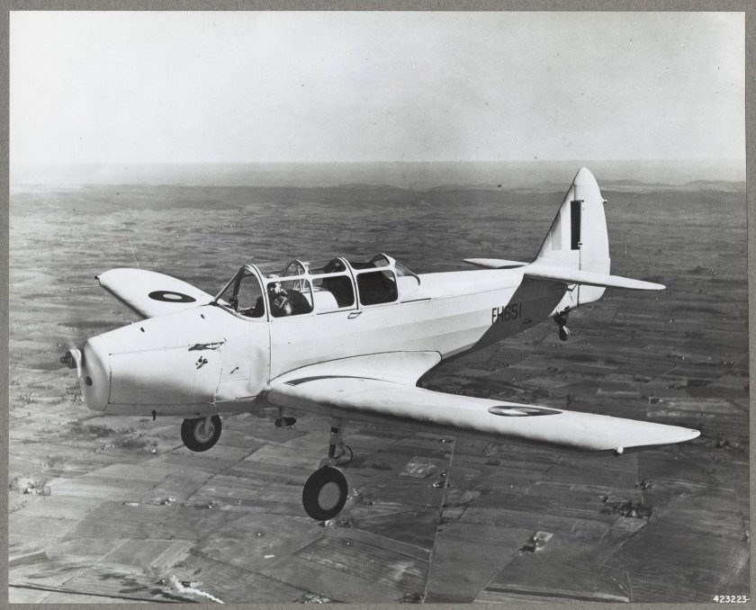 Учебно тренировочный самолет