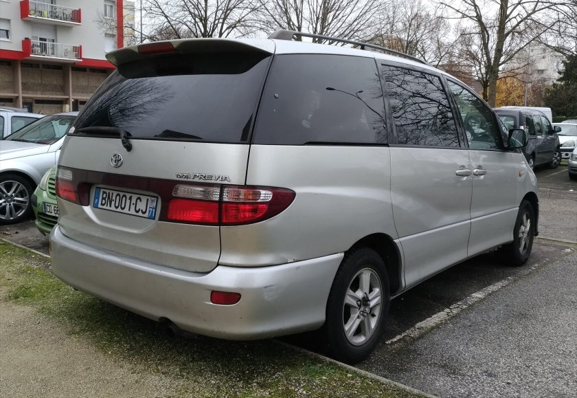 Тойота Превия 2022