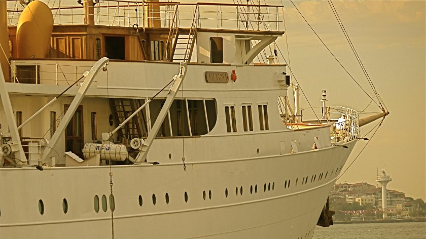 Яхта Саварона