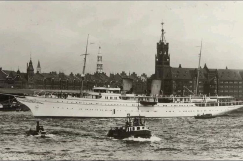 Яхта Саварона