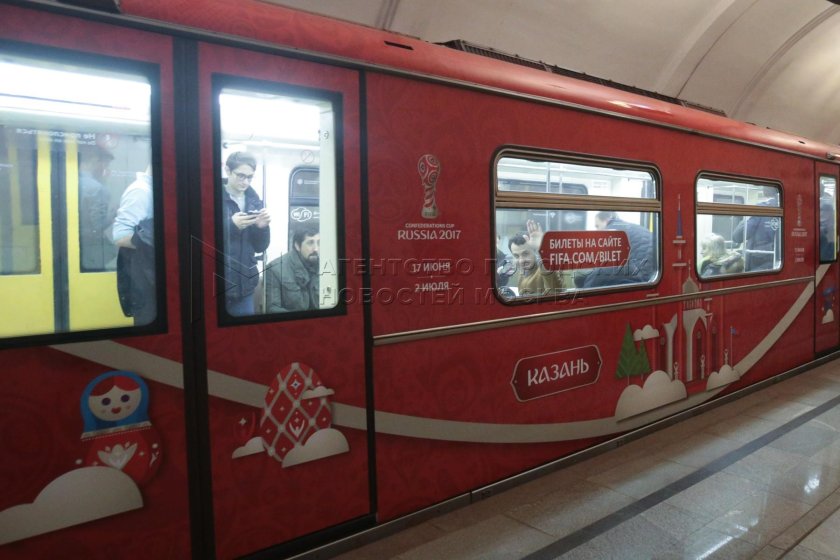 Футбольный поезд метро