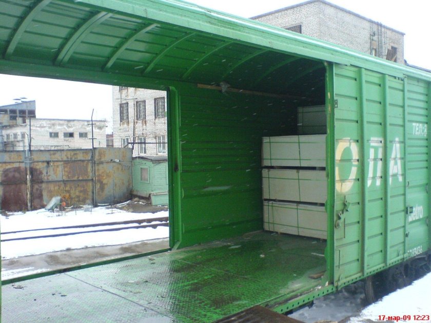 Разгрузка крытых вагонов