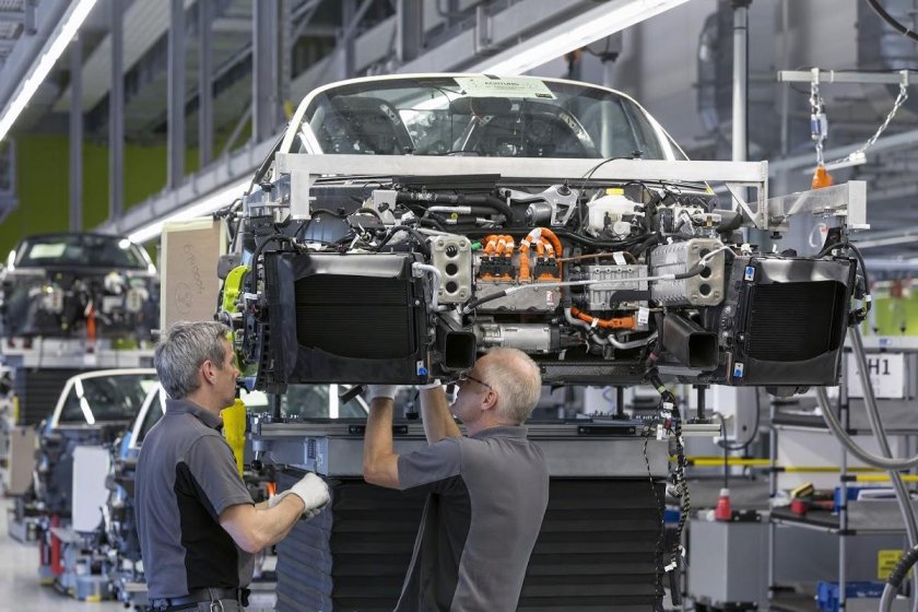 Завод Порше в Штутгарте