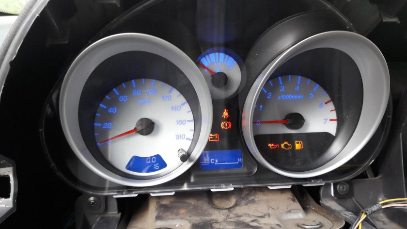 Chevrolet Spark панель приборов