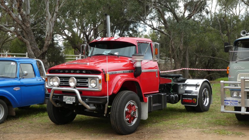 Старые грузовики