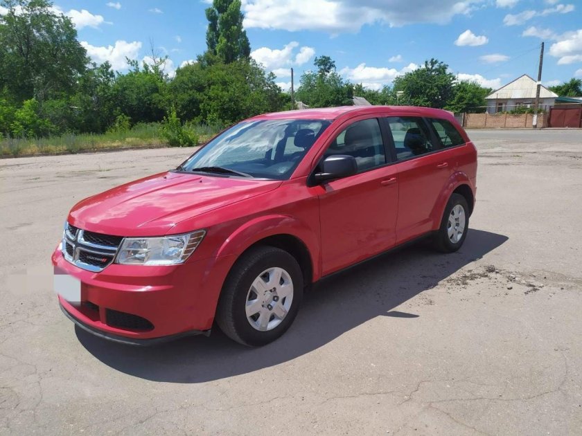 Додж Джорней красный