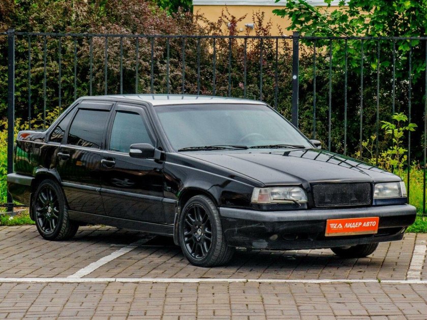 Volvo 850 sedan