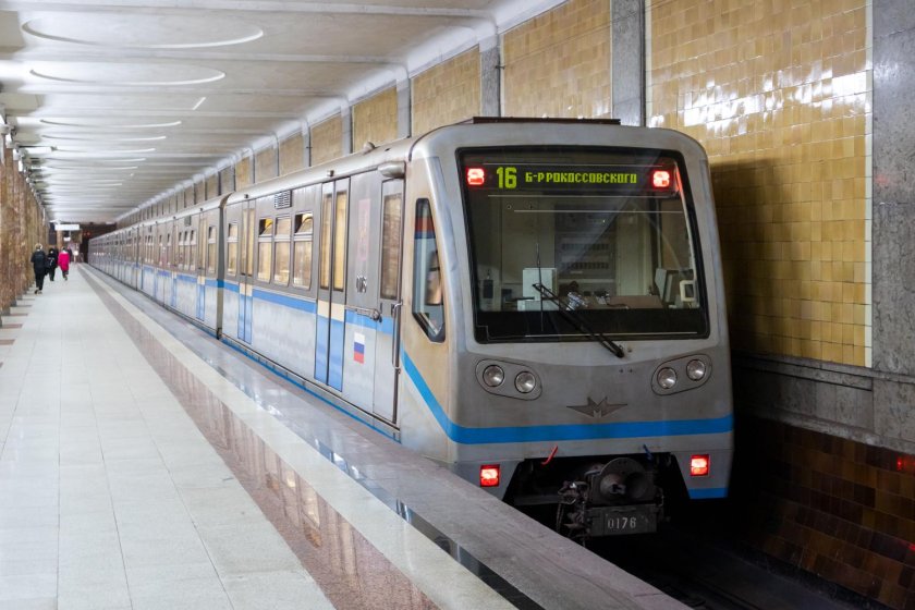 Метро поезд русич