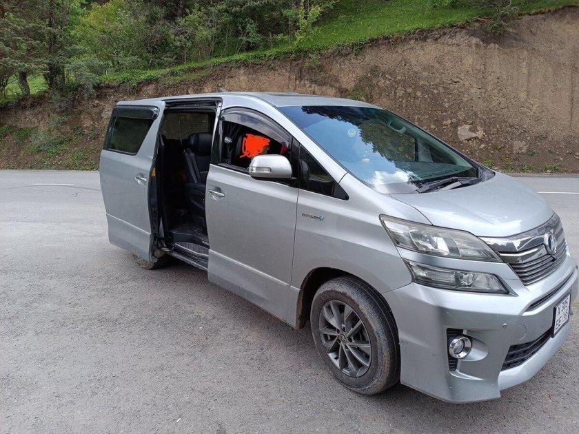 Тойота vellfire 2011