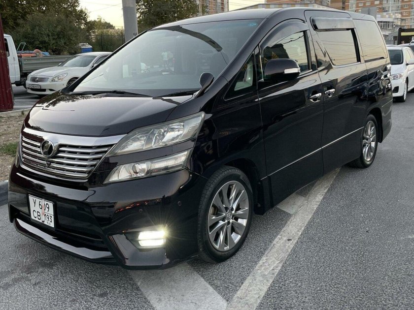 Тойота Велфаер 2021