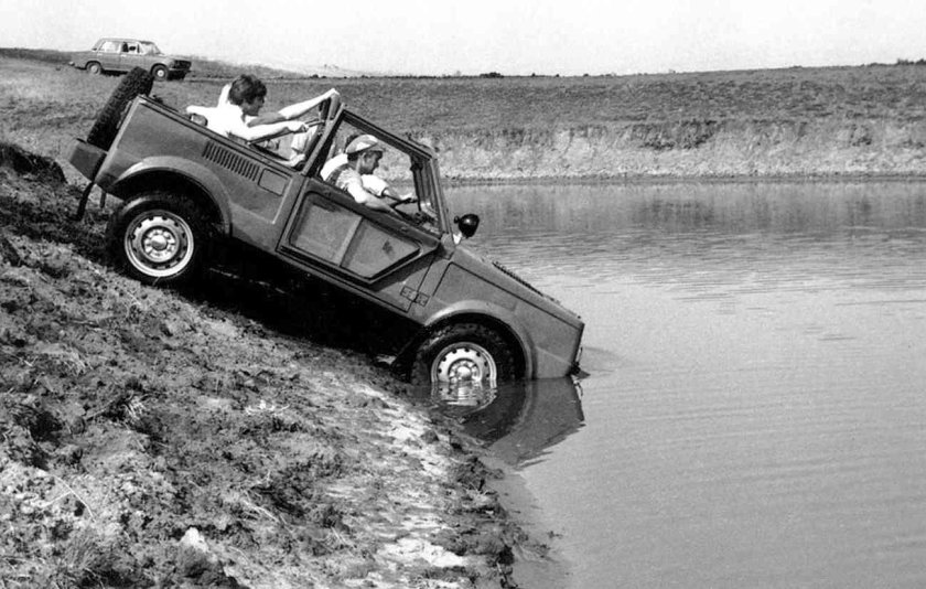 ВАЗ 2122 река