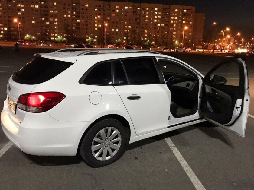 Шевроле Круз универсал 2013 белый