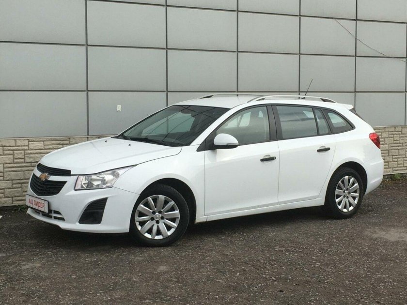 Chevrolet Cruze белый универсал