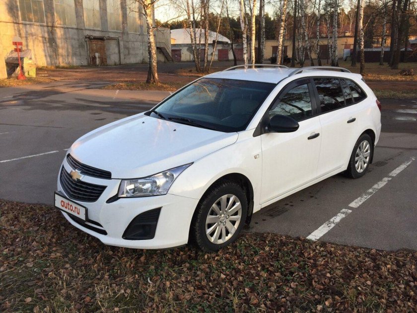 Шевроле Круз универсал 2013 белый