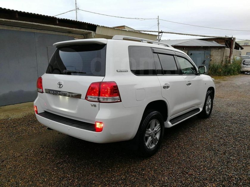 Toyota Land Cruiser 2011
