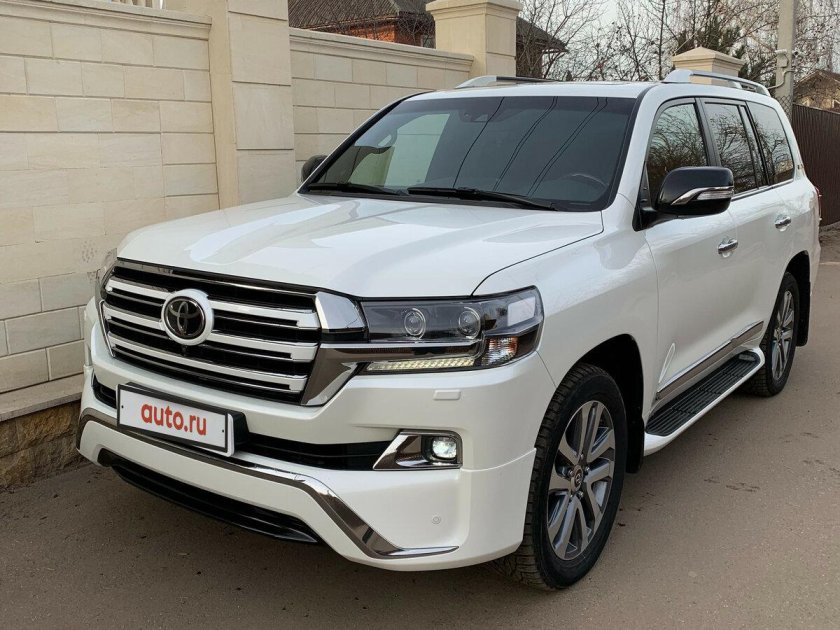 Toyota Land Cruiser 200 2016 белый