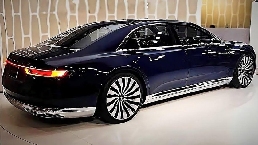 Седан Линкольн Континенталь 2023