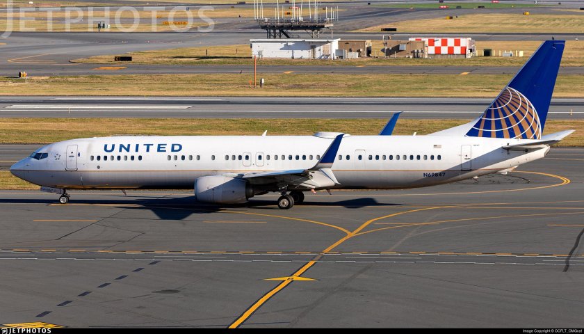Boeing 737-800 united airlines