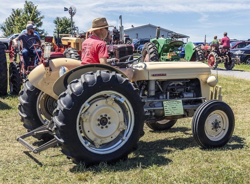 Трактор 35 л.с