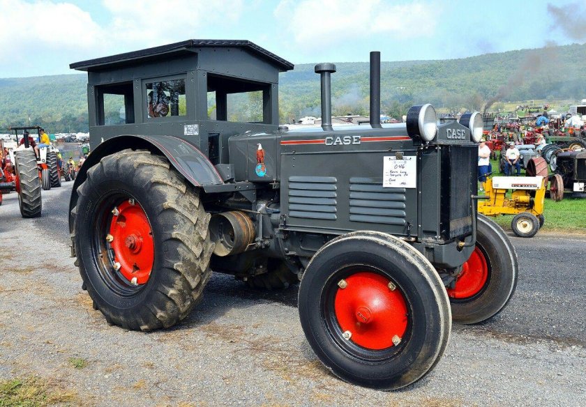 Трактор американский Джон старый