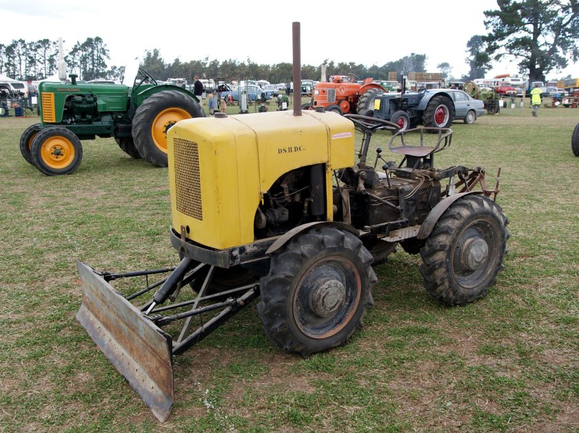 Трактор Риони