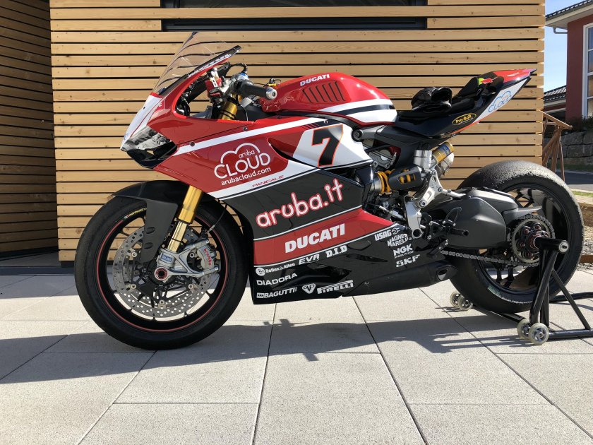 Гоночный мотоцикл дукати