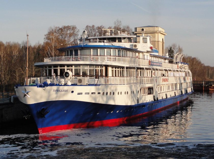 Теплоход по волге